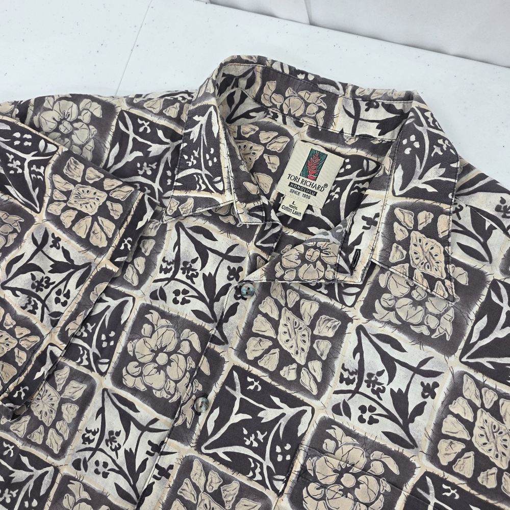 Vintage Tori Richard Hawaiian Shirt Geo Tropical Design Size Large Cotton Tan.